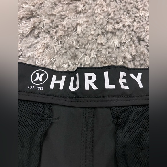 NWT Hurley men’s dry fit material shorts. Size 36 - Picture 3 of 5
